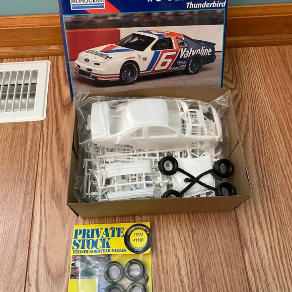 #6 Valvoline Thunderbird Model - Picture 3 of 5